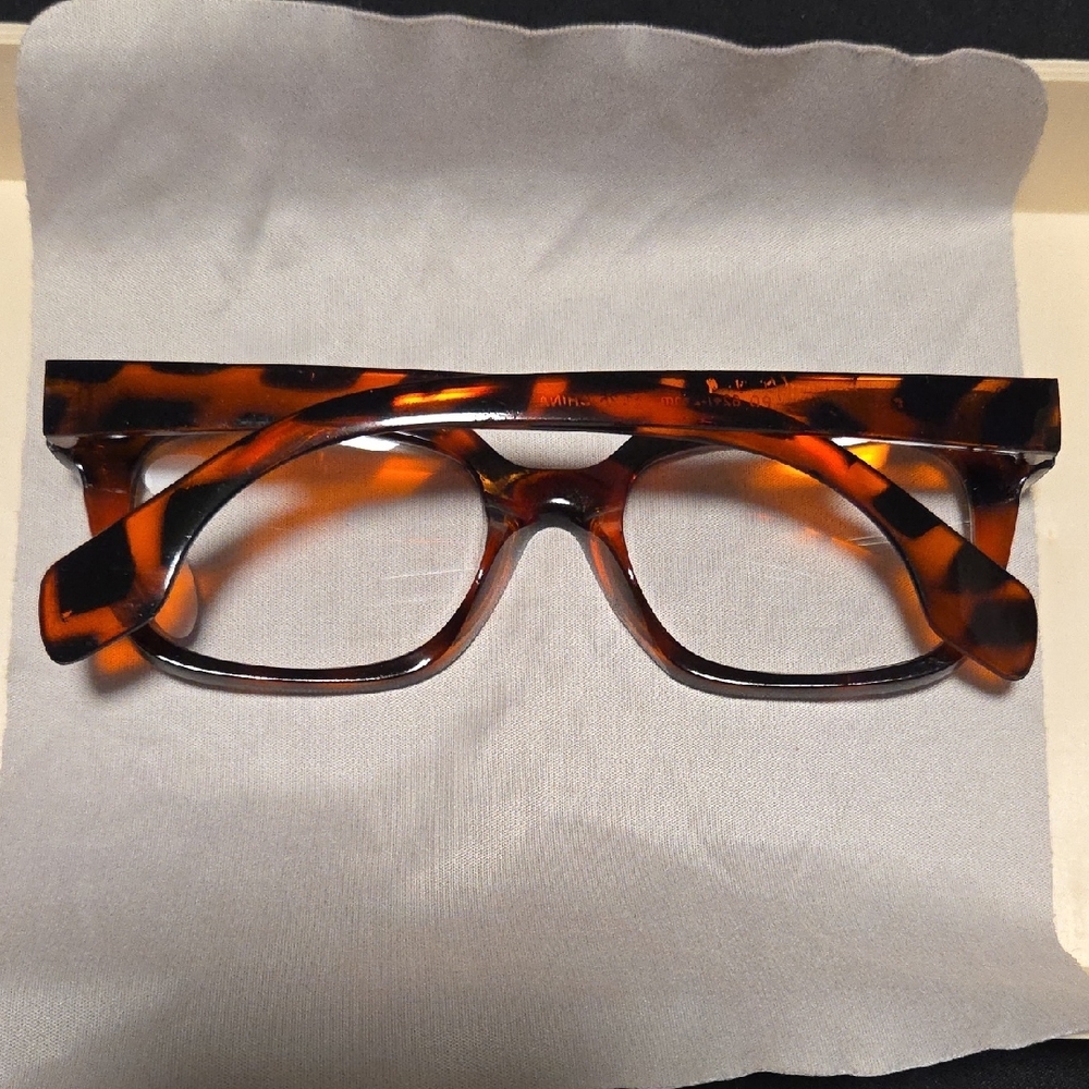 Tortoise Shell Reading Glasses +1.25 - Picture 3 of 4
